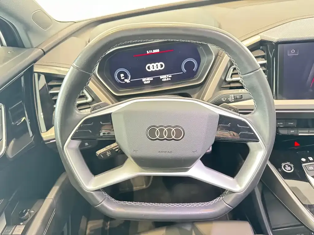 Audi Q4 e-tron — фото 8