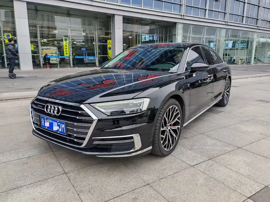Audi A8 — фото 2