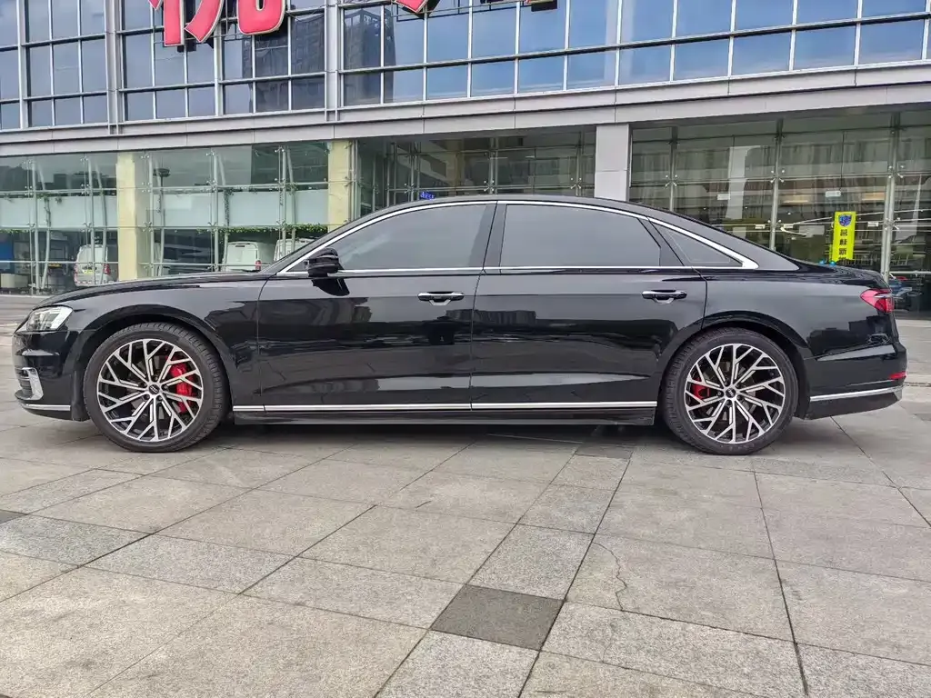 Audi A8 — фото 3