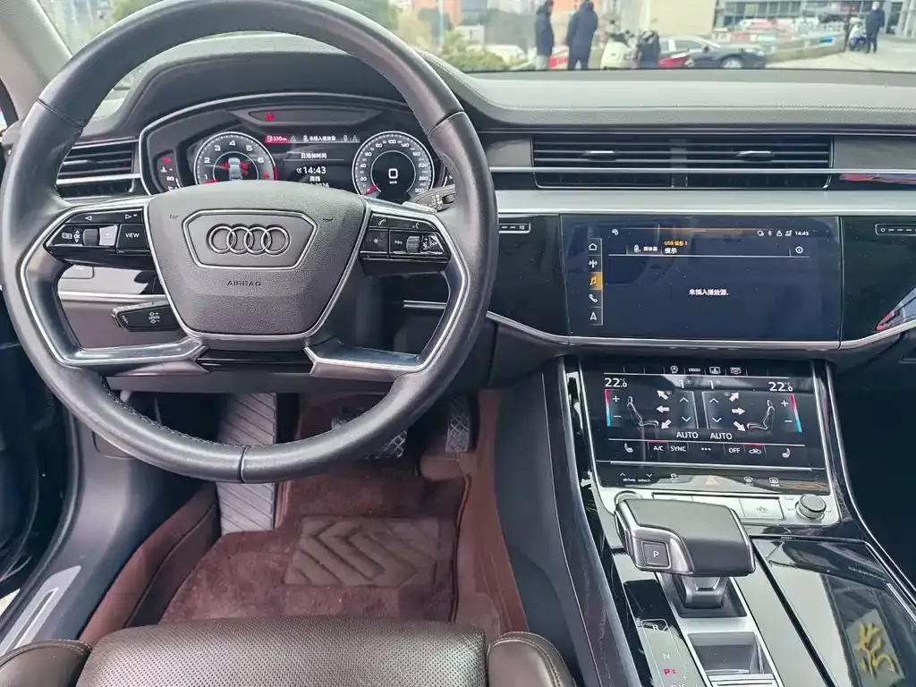 Audi A8 — фото 8