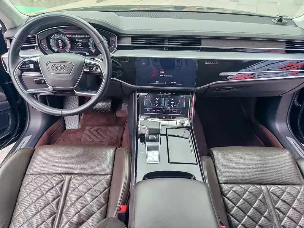 Audi A8 — фото 6