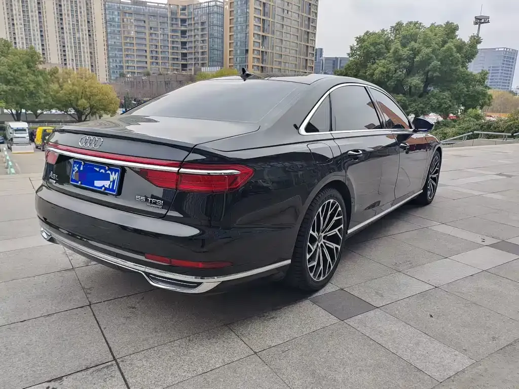 Audi A8 — фото 10
