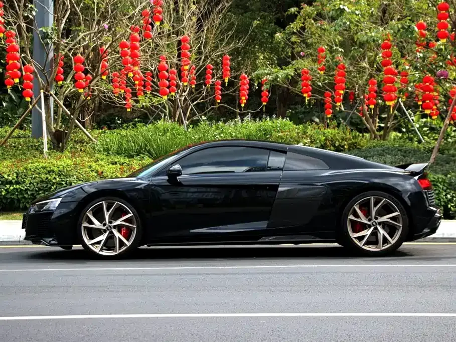 Audi R8 — фото 9