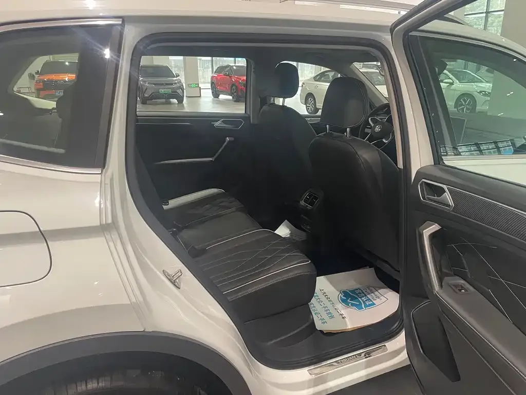 Volkswagen Tiguan L 2024 из CN, фото 4
