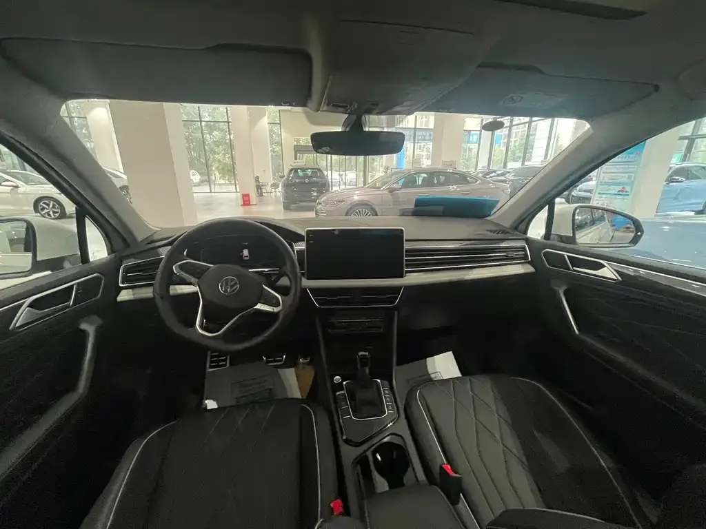 Volkswagen Tiguan L 2024 из CN, фото 10