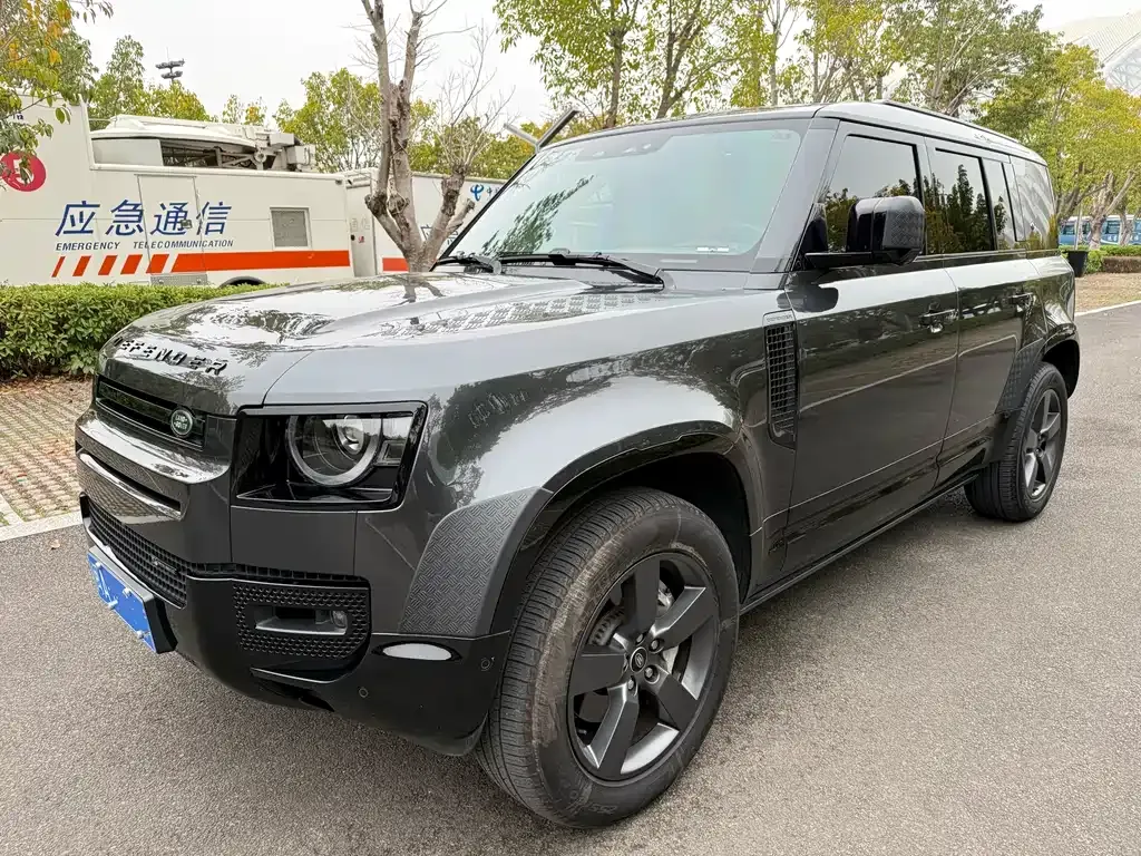 Land Rover Defender — фото 1