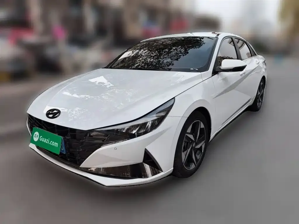 Hyundai Elantra — фото 1