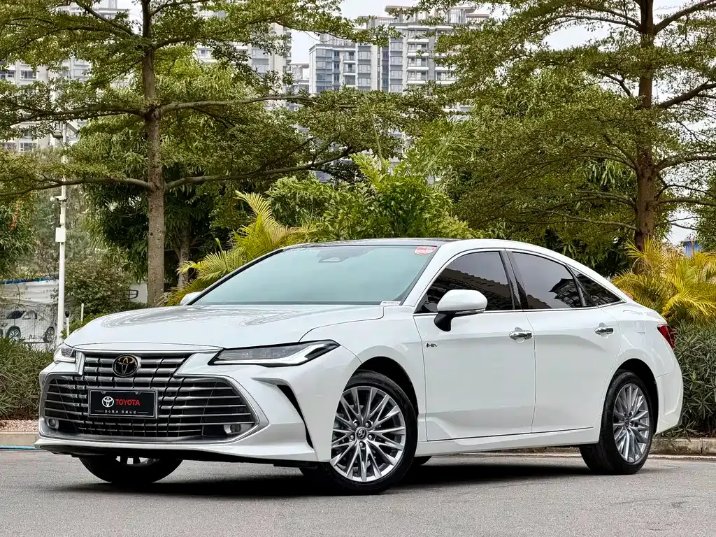 Toyota Avalon — фото 1
