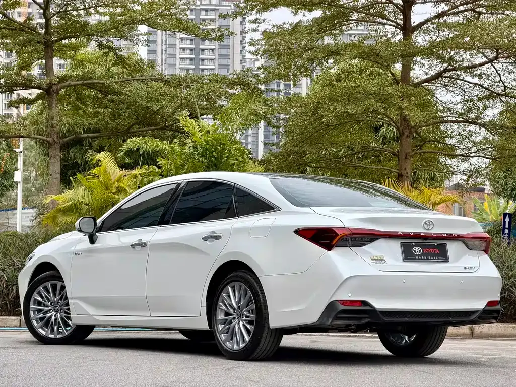 Toyota Avalon — фото 4