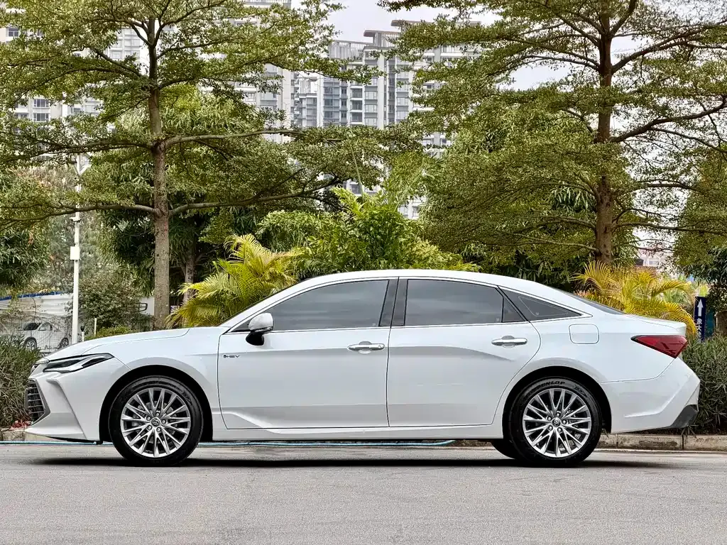 Toyota Avalon — фото 9