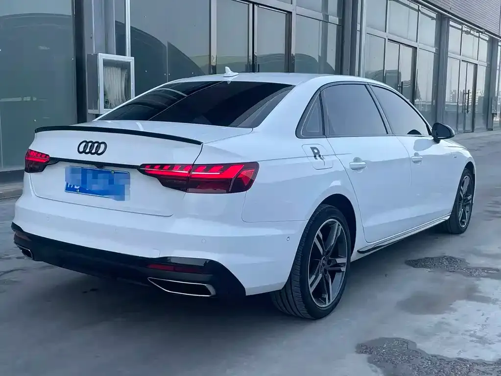 Audi A4L 2022 из CN, фото 8