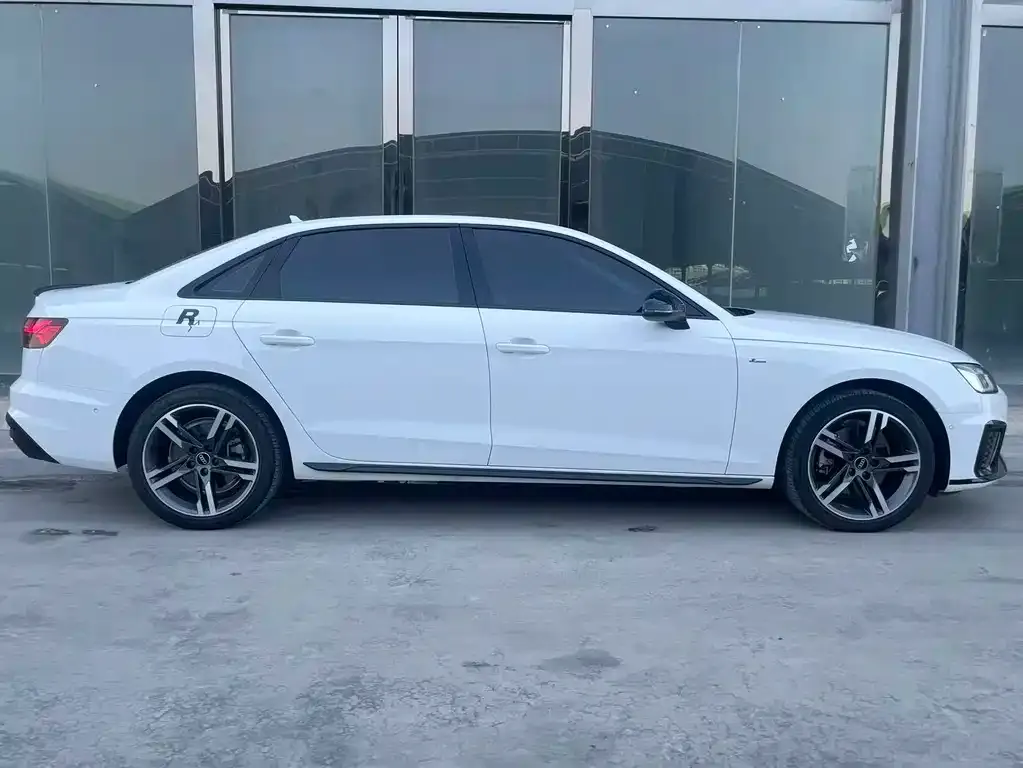 Audi A4L 2022 из CN, фото 7