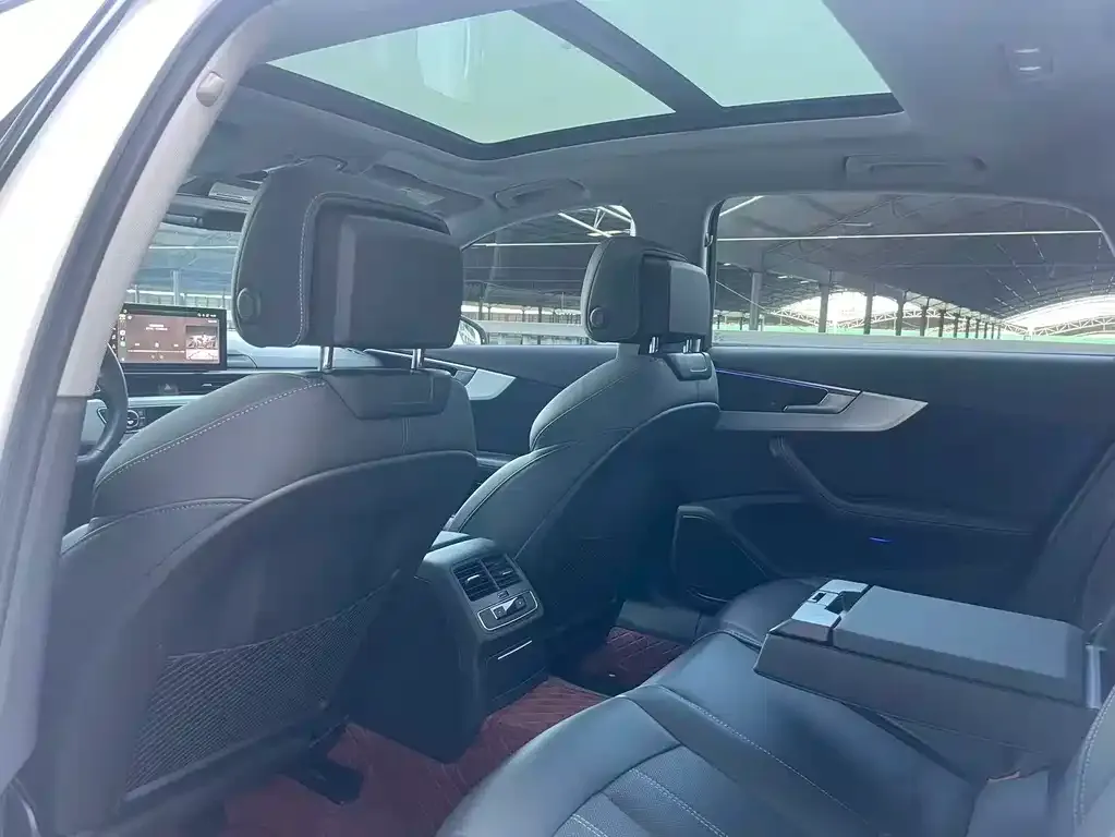 Audi A4L 2022 из CN, фото 10
