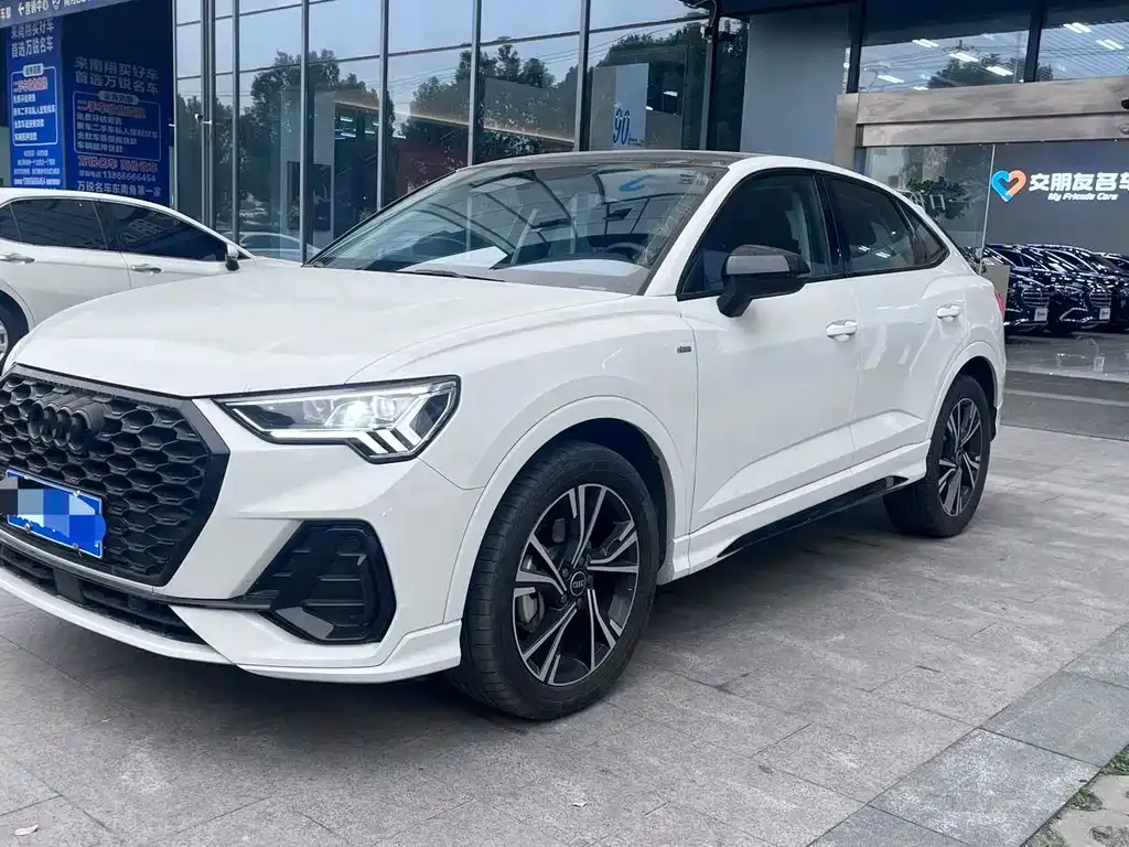 Audi Q3 Sportback 2023 из CN, фото 1