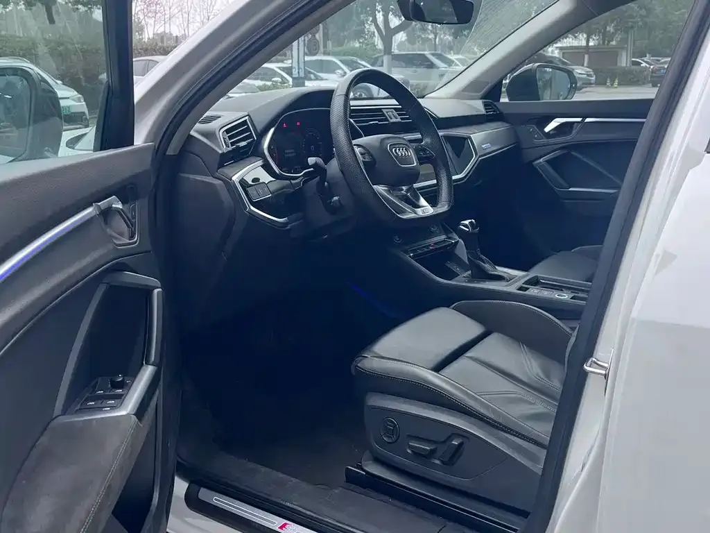 Audi Q3 Sportback 2023 из CN, фото 4