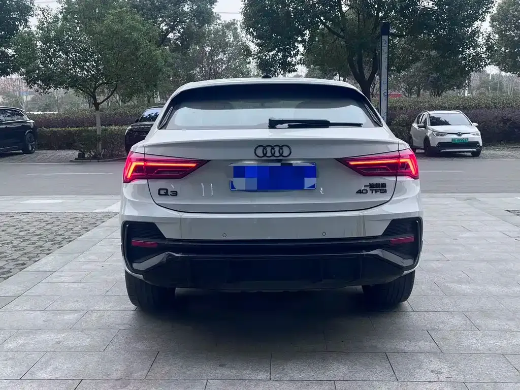 Audi Q3 Sportback 2023 из CN, фото 10