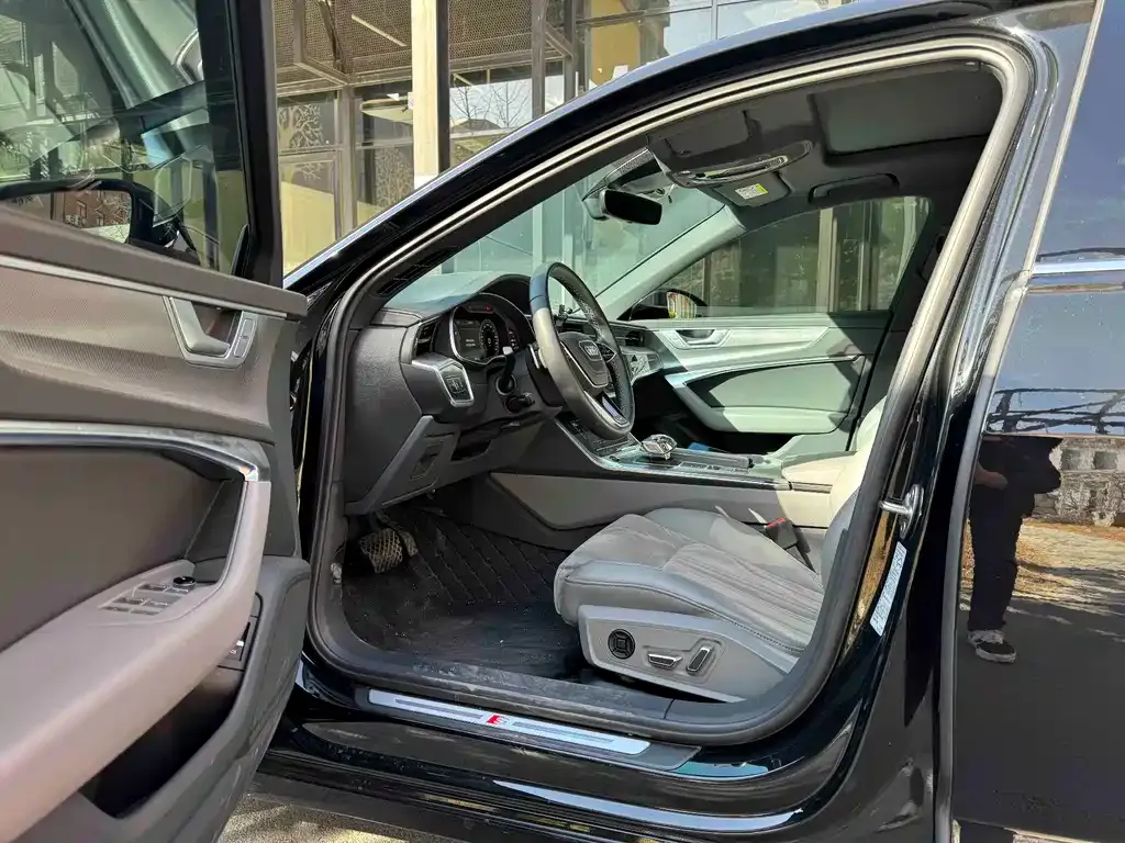 Audi A6L 2024 из CN, фото 2