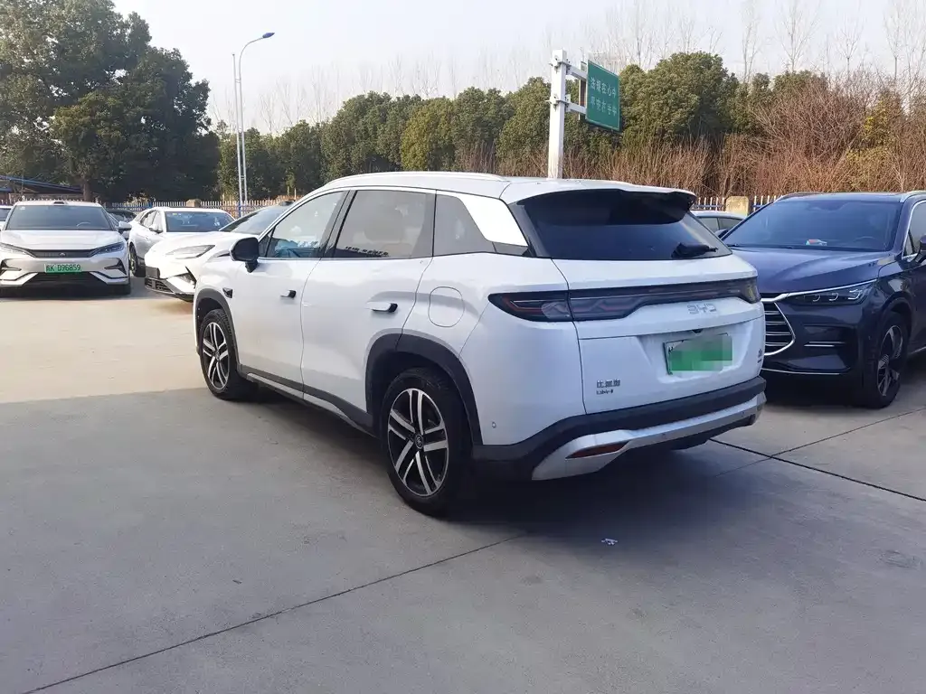 BYD L DM-i — фото 6