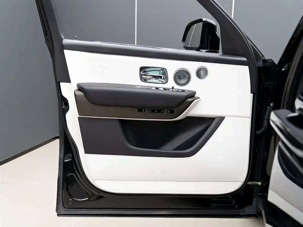 Rolls-Royce Cullinan 2024 из CN, фото 5
