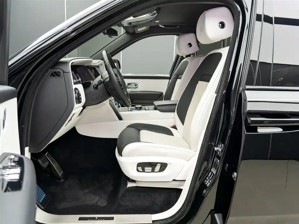 Rolls-Royce Cullinan 2024 из CN, фото 9