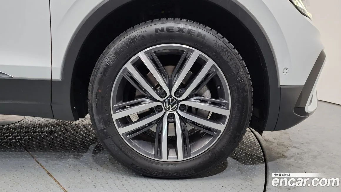 Volkswagen Tiguan — фото 4