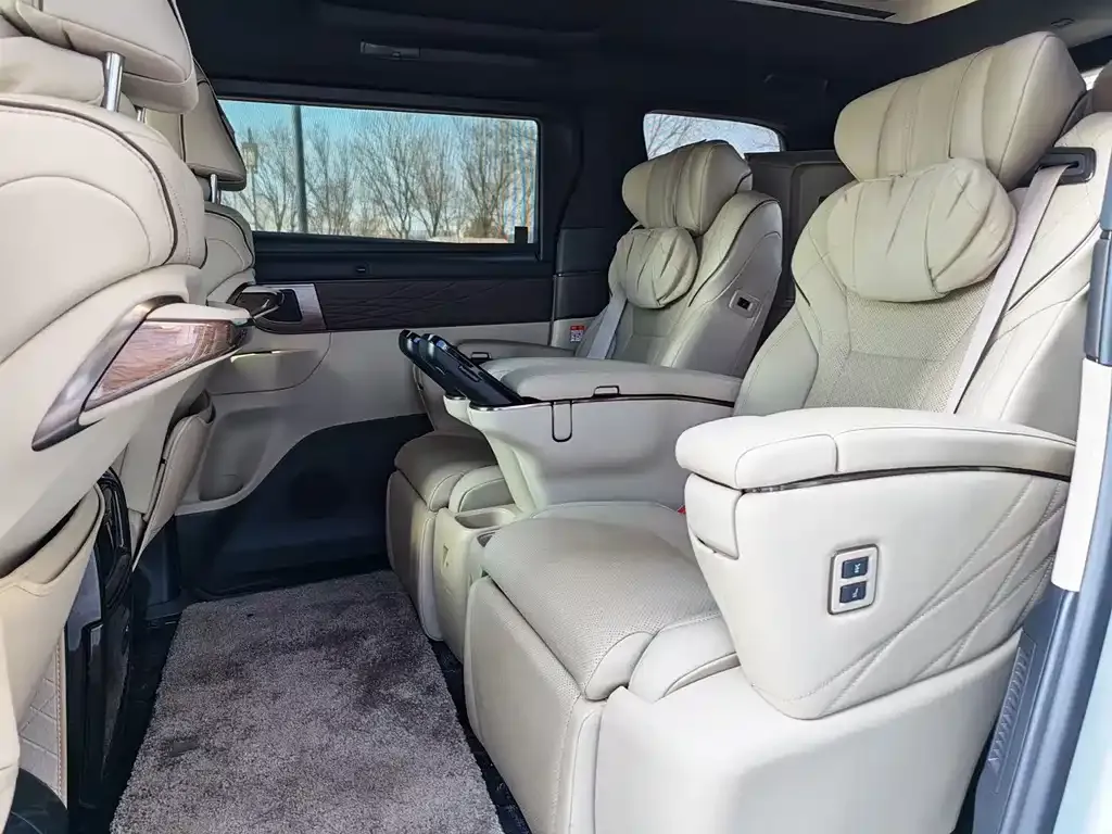 Toyota Alphard — фото 7
