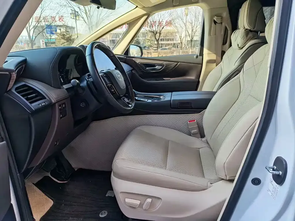 Toyota Alphard — фото 8