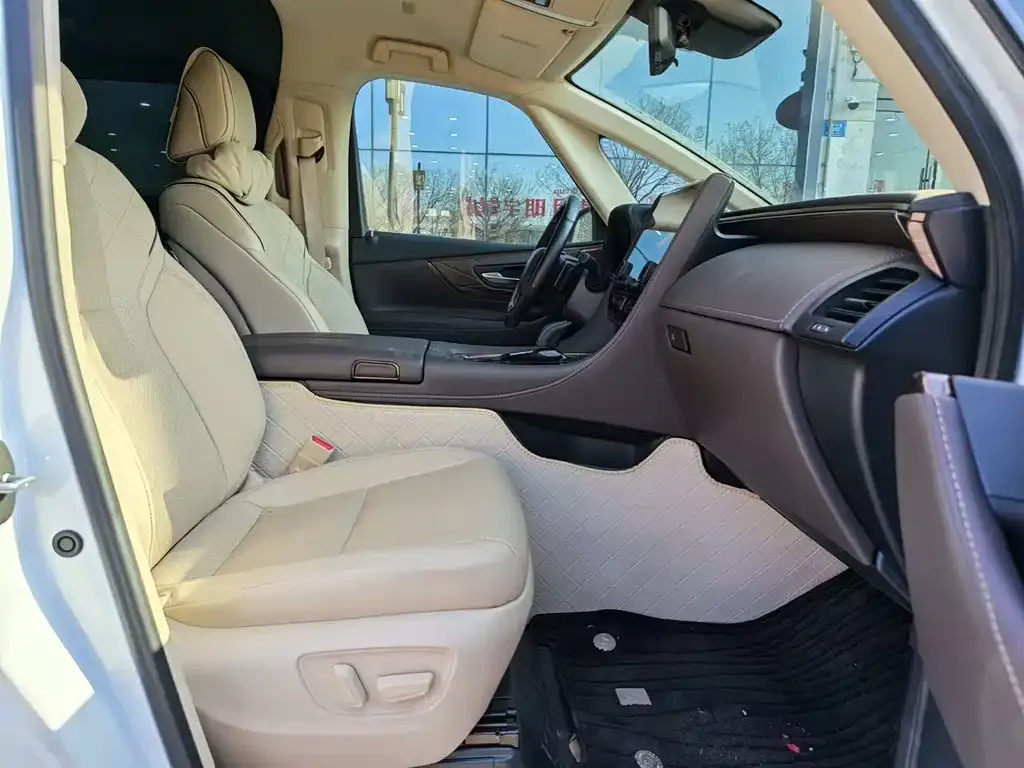Toyota Alphard — фото 4