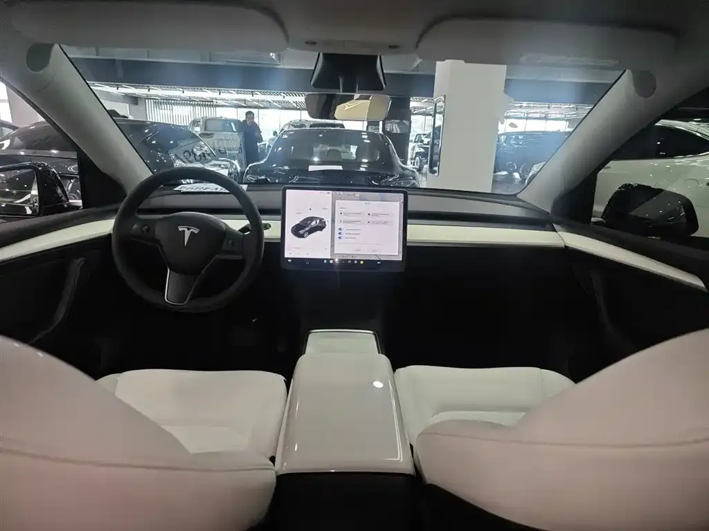 Tesla Model Y — фото 5