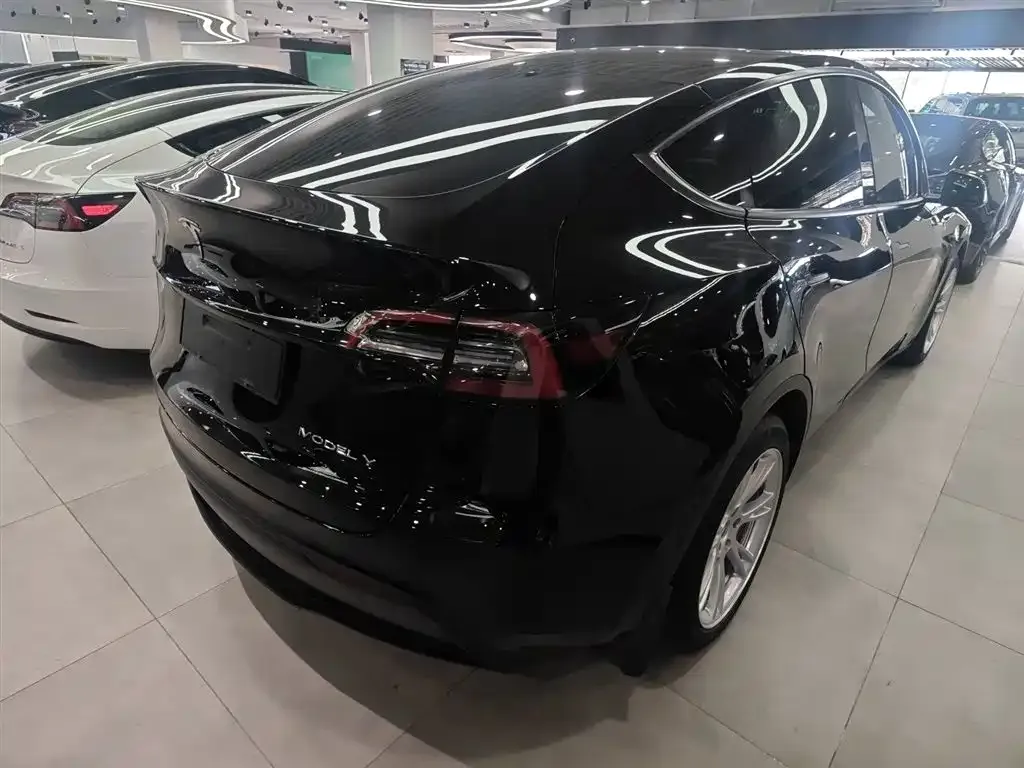 Tesla Model Y — фото 9