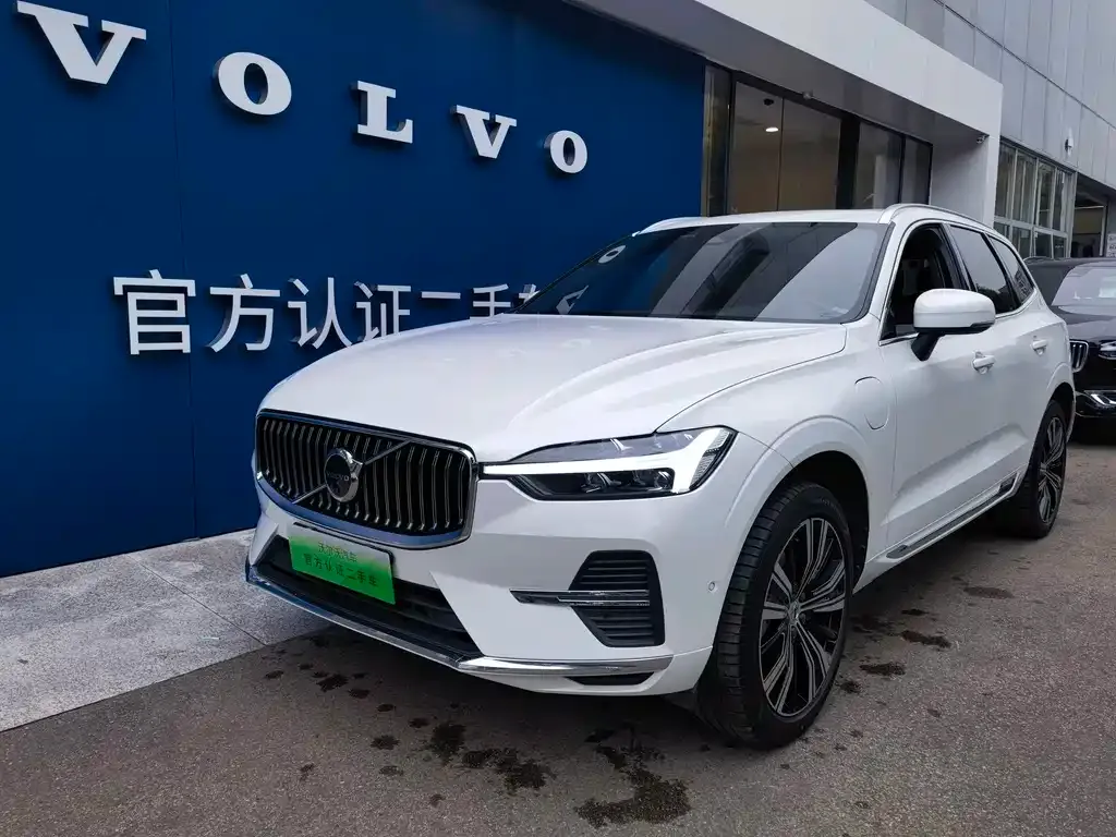 Volvo XC60 PHEV — фото 1