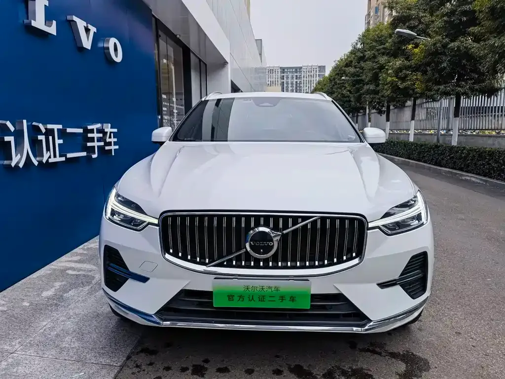 Volvo XC60 PHEV — фото 10