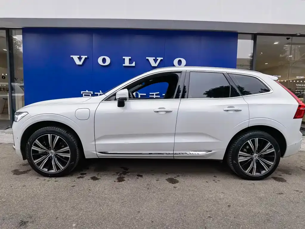 Volvo XC60 PHEV — фото 7