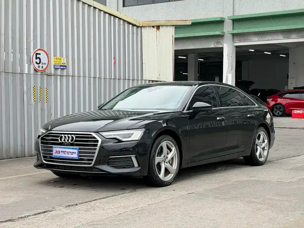 Audi A6L — фото 1