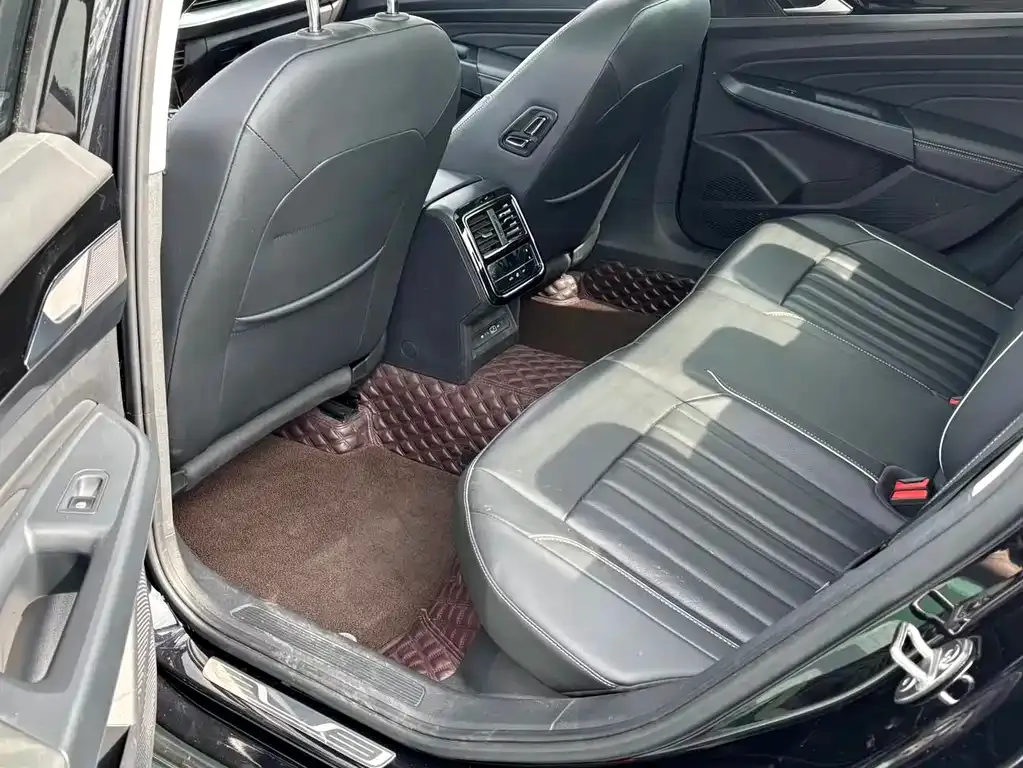 Volkswagen Passat — фото 8