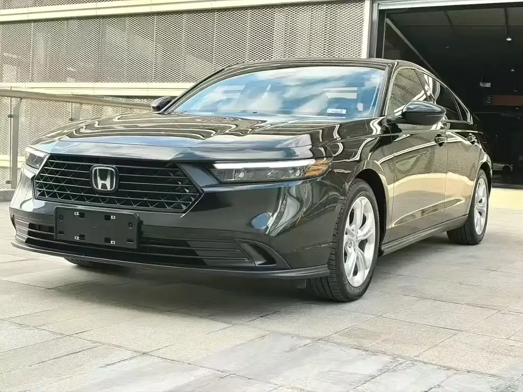 Honda Accord — фото 1