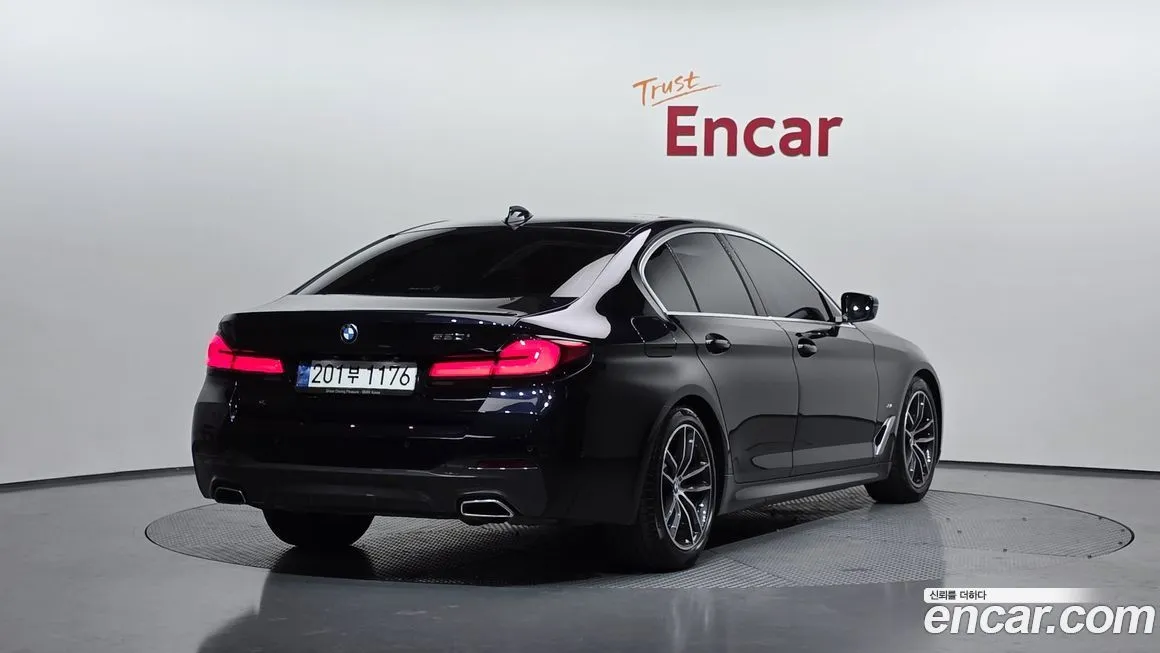 BMW 5-Series — фото 7