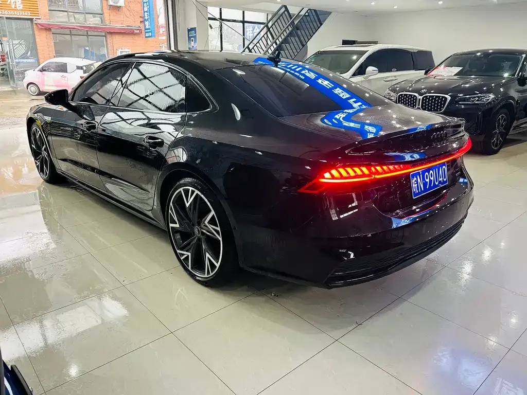 Audi A7L — фото 2
