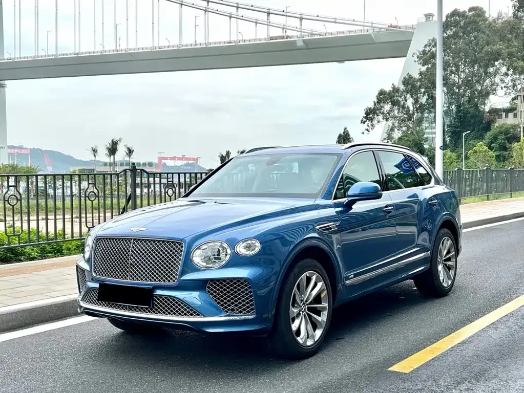 Bentley Bentayga — фото 1