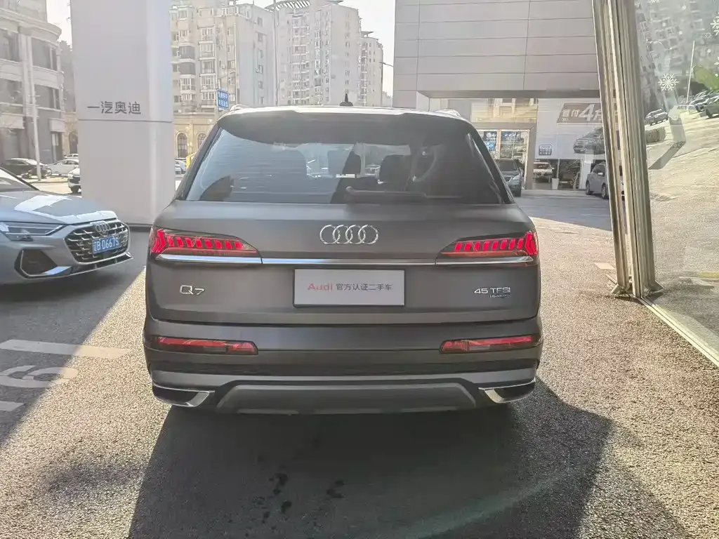 Audi Q7 — фото 5