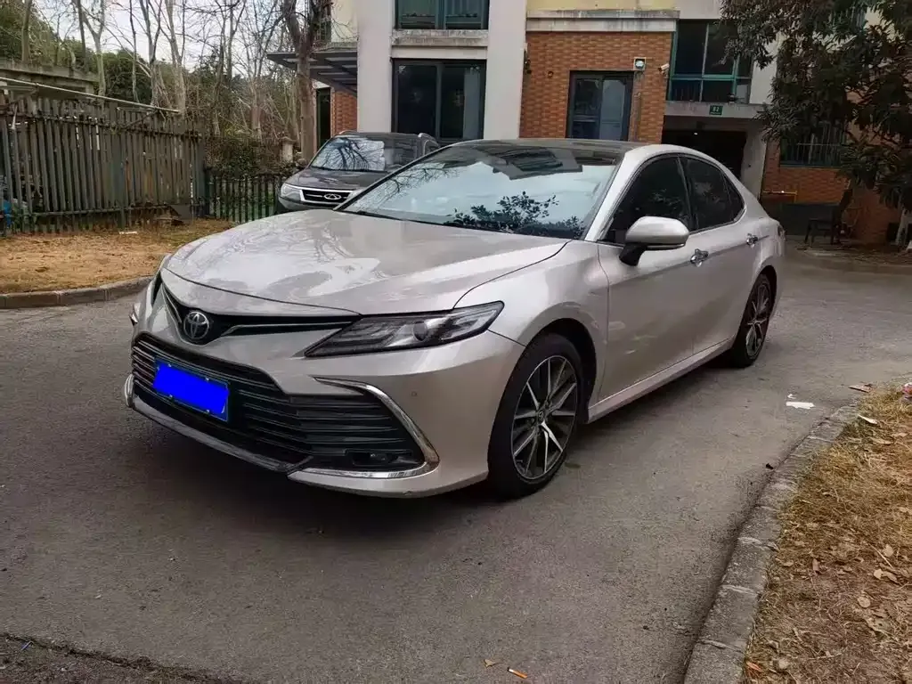 Toyota Camry — фото 1