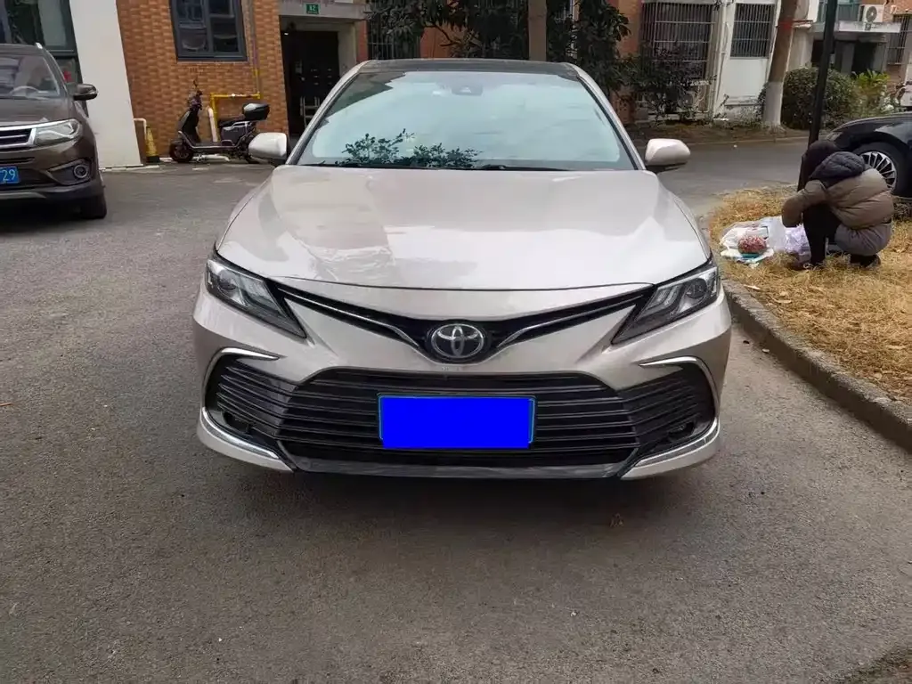Toyota Camry — фото 8