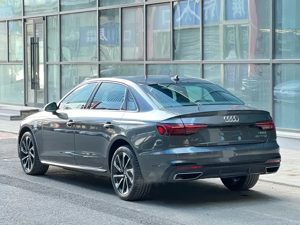 Audi A4L 2023 из CN, фото 3