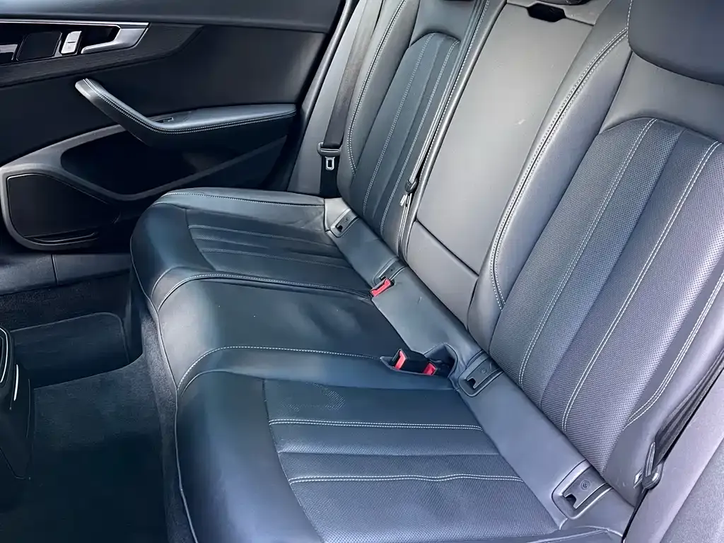 Audi A4L 2023 из CN, фото 9
