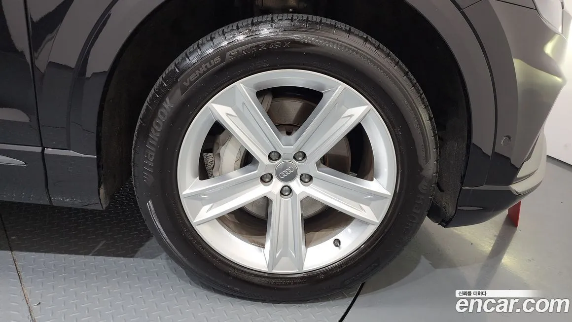 Audi Q8 2021 из KR, фото 8