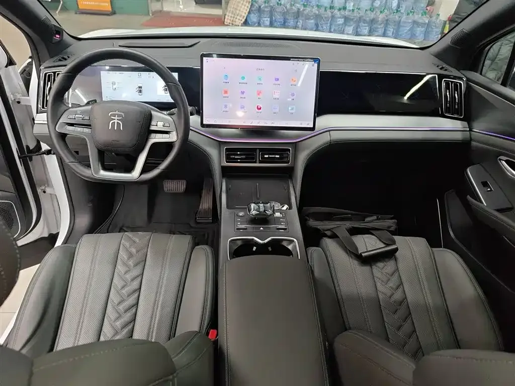 BYD L DM-i — фото 10