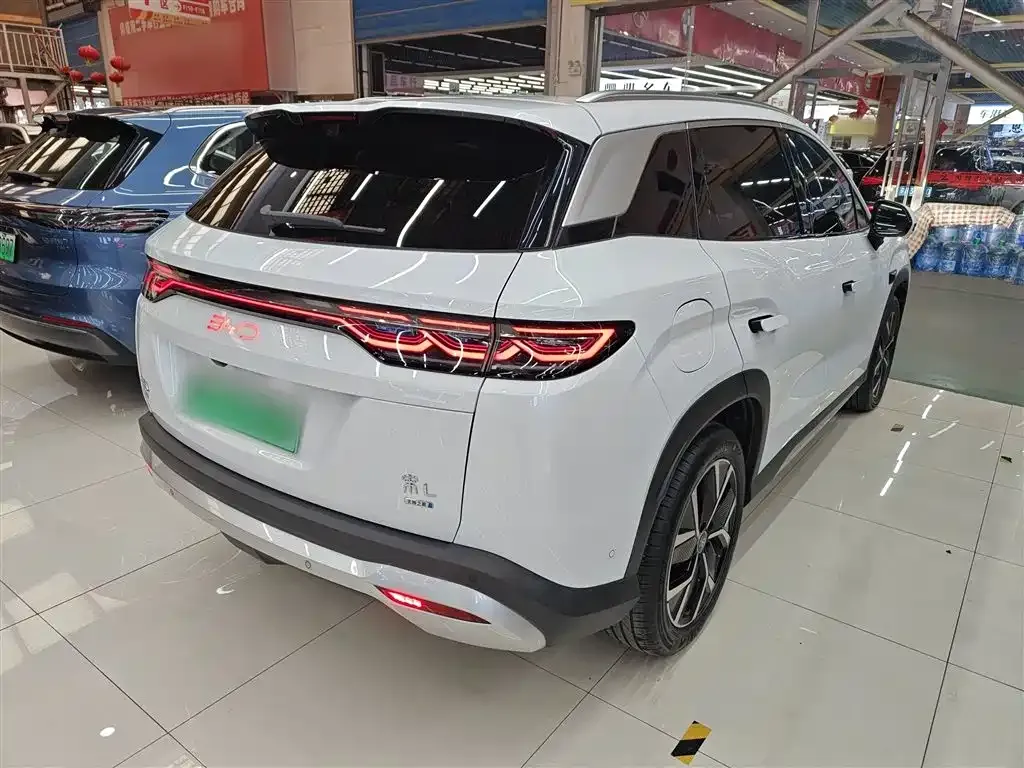 BYD L DM-i — фото 7