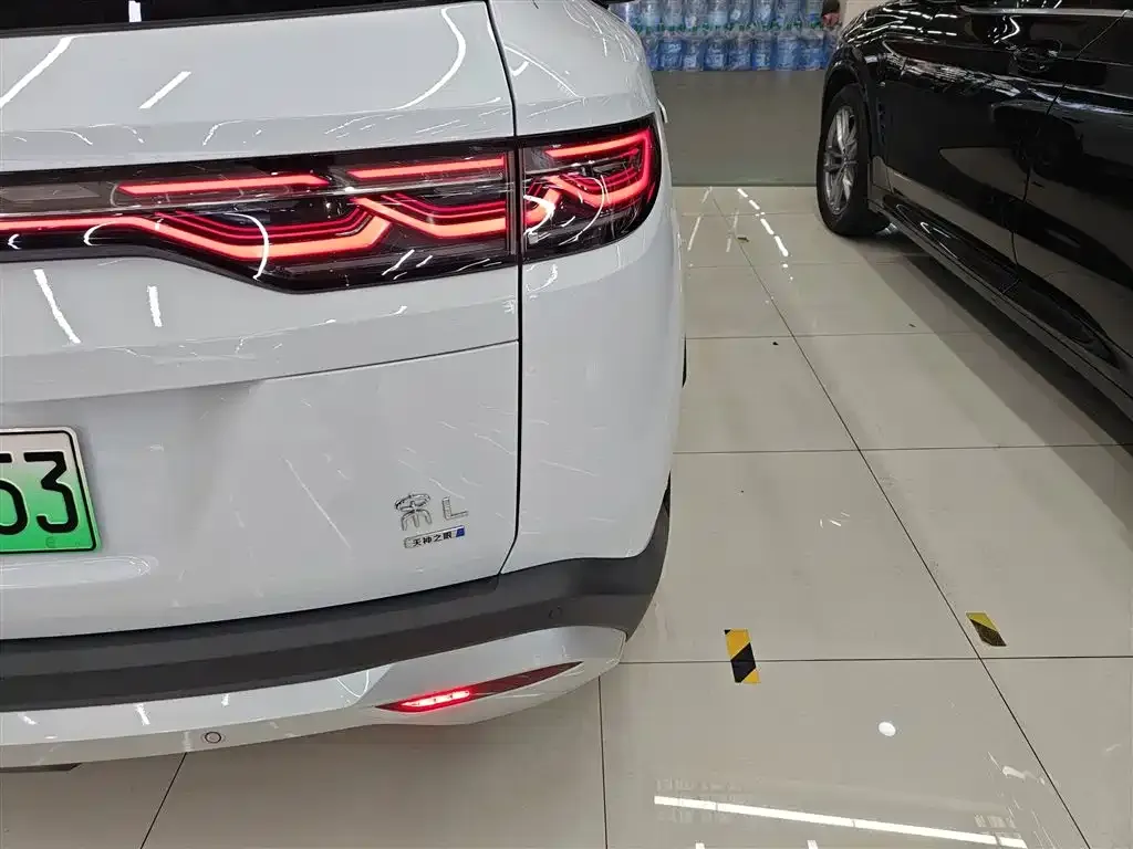 BYD L DM-i — фото 8