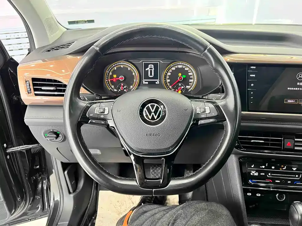 Volkswagen Tharu — фото 10
