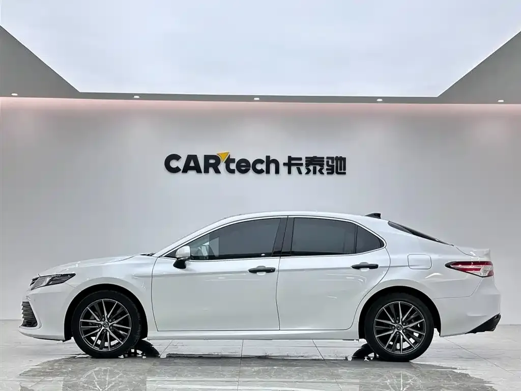 Toyota Camry 2022 из CN, фото 2